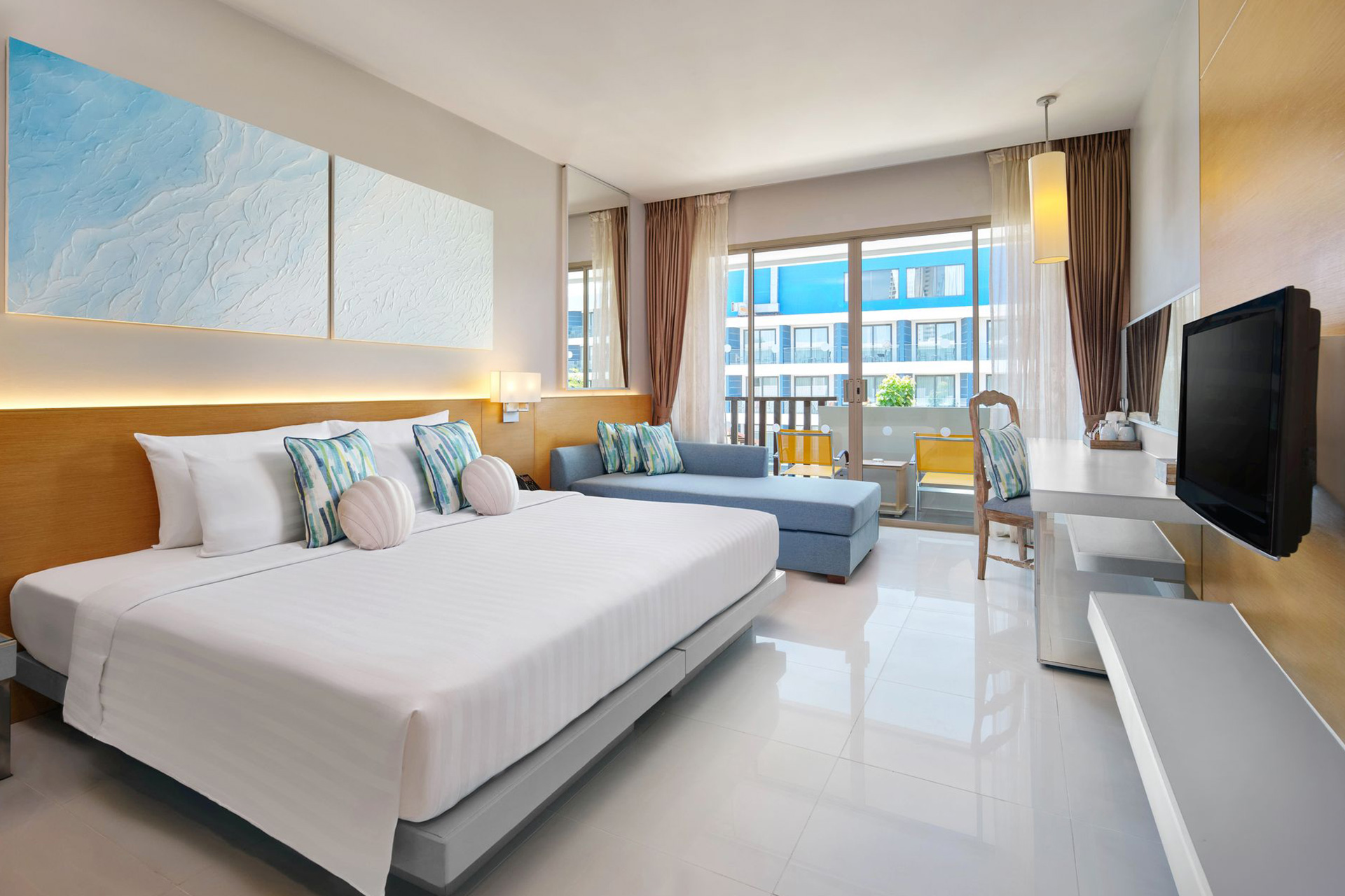 Plaza room